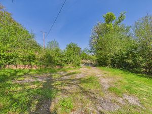 Additional parking to rear- click for photo gallery